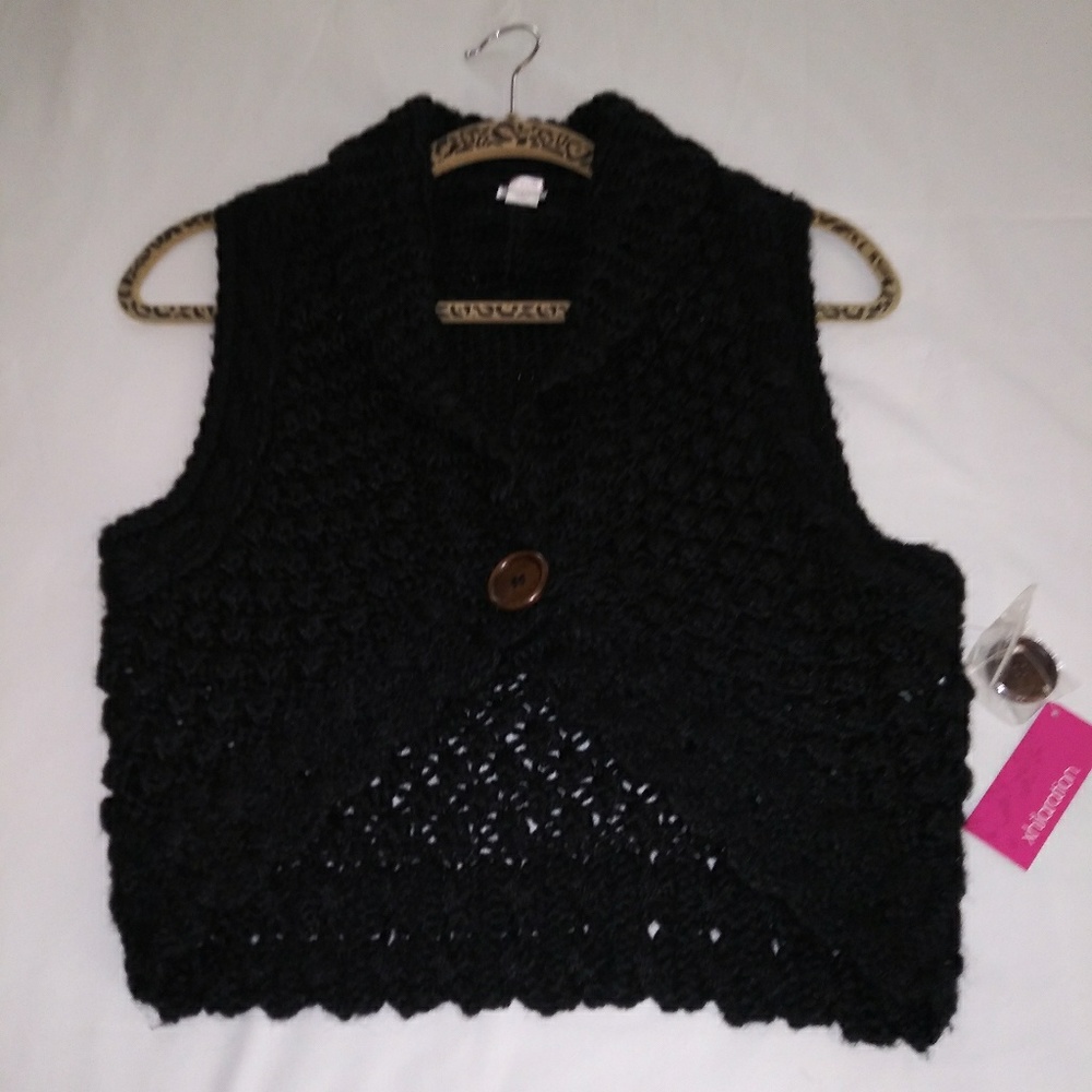 🙌BOGO🙌$10🙌XHILARATION CROP SWEATER VEST